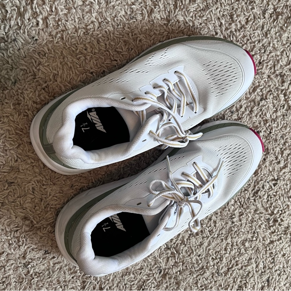 Avia 7 1/2 Shoes